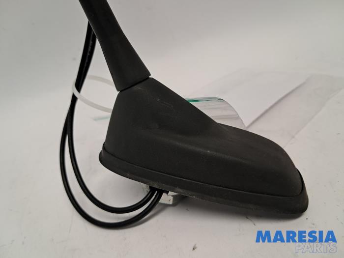 Używane Antena Citroen C4 Cactus (0B/0P) 1.2 PureTech 110 12V Cena € 19,99 Procedura marży oferowane przez Maresia Parts