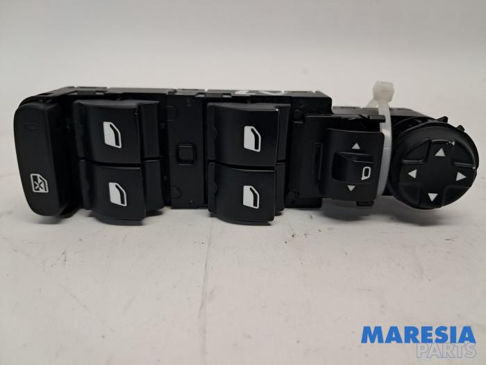 Usados Interruptor combinado de ventanillas Opel Corsa F (UB/UH/UP) 1.2 Turbo 12V 130 Precio € 35,00 Norma de margen ofrecido por Maresia Parts