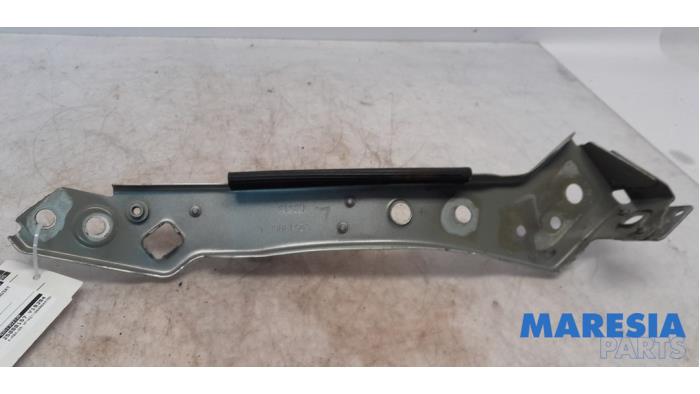 Begagnade Front Renault Megane III Grandtour (KZ) 1.2 16V TCE 115 Pris € 29,99 Marginaltabell erbjuds av Maresia Parts