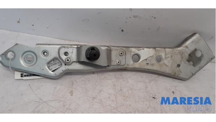 Begagnade Front Renault Megane III Grandtour (KZ) 1.2 16V TCE 115 Pris € 29,99 Marginaltabell erbjuds av Maresia Parts