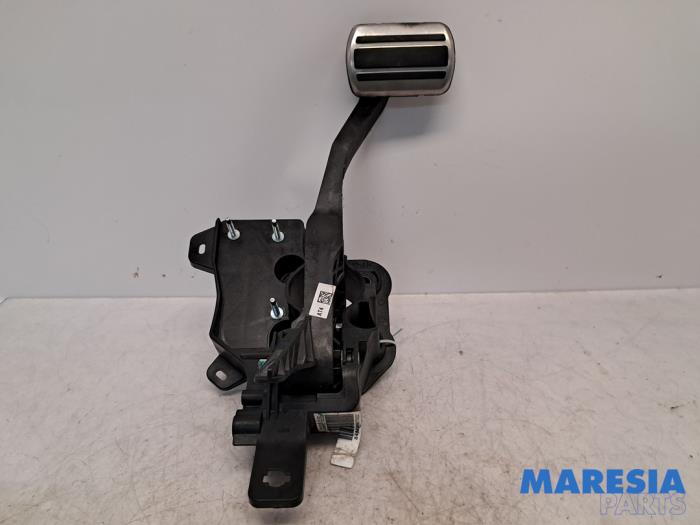 Używane Pedal hamulca Opel Corsa F (UB/UH/UP) 1.2 Turbo 12V 130 Cena € 90,00 Procedura marży oferowane przez Maresia Parts