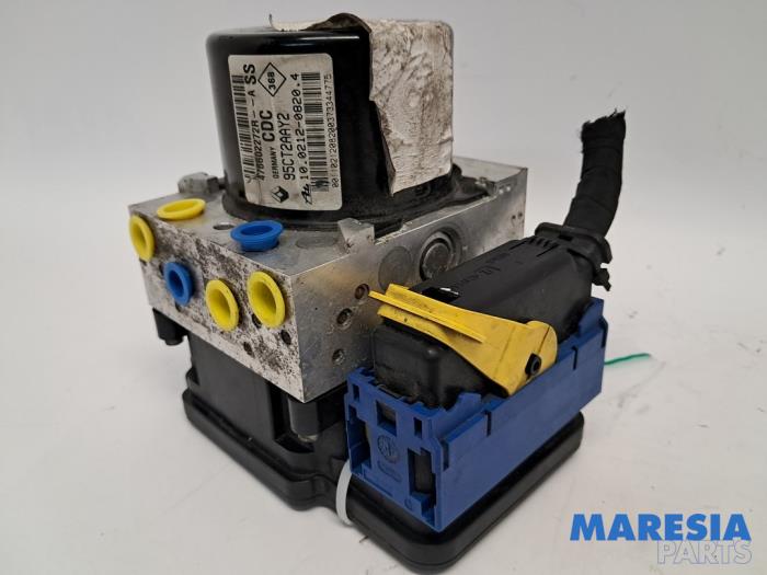 Usagé Bloc ABS Renault Megane III Grandtour (KZ) 1.2 16V TCE 115 Prix € 198,00 Règlement à la marge proposé par Maresia Parts