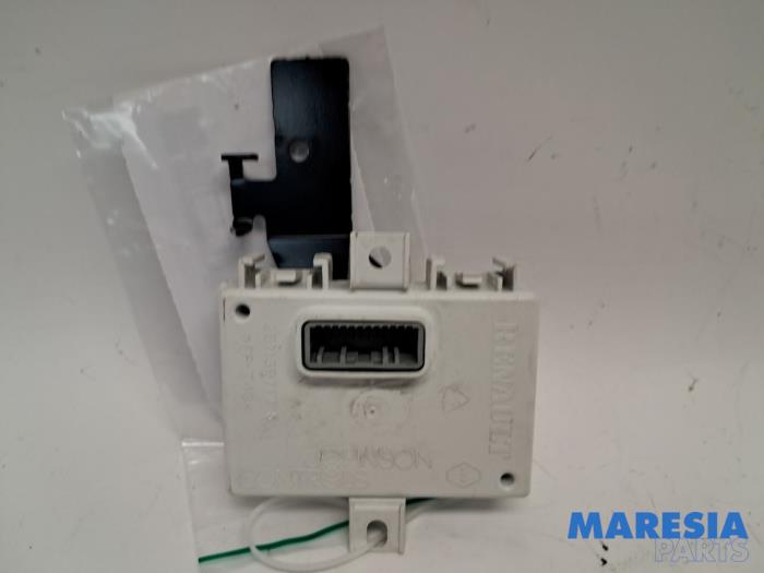 Usagé Module navigation Renault Megane III Grandtour (KZ) 1.2 16V TCE 115 Prix € 35,00 Règlement à la marge proposé par Maresia Parts