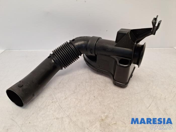 Begagnade Lufttratt Citroen C4 Cactus (0B/0P) 1.2 PureTech 110 12V Pris € 30,00 Marginaltabell erbjuds av Maresia Parts