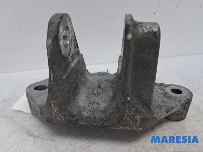 Used Engine mount Renault Grand Scénic III (JZ) 1.4 16V TCe 130 Price € 22,50 Margin scheme offered by Maresia Parts