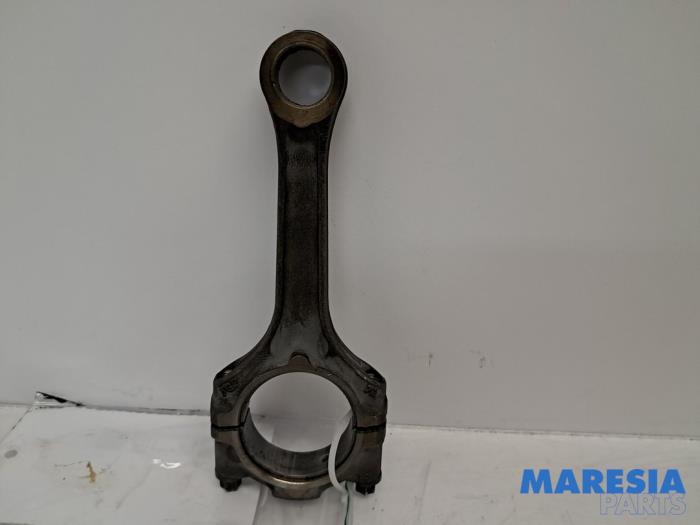 Używane Korbowód Fiat Croma (194) 1.8 MPI 16V Cena € 60,00 Procedura marży oferowane przez Maresia Parts