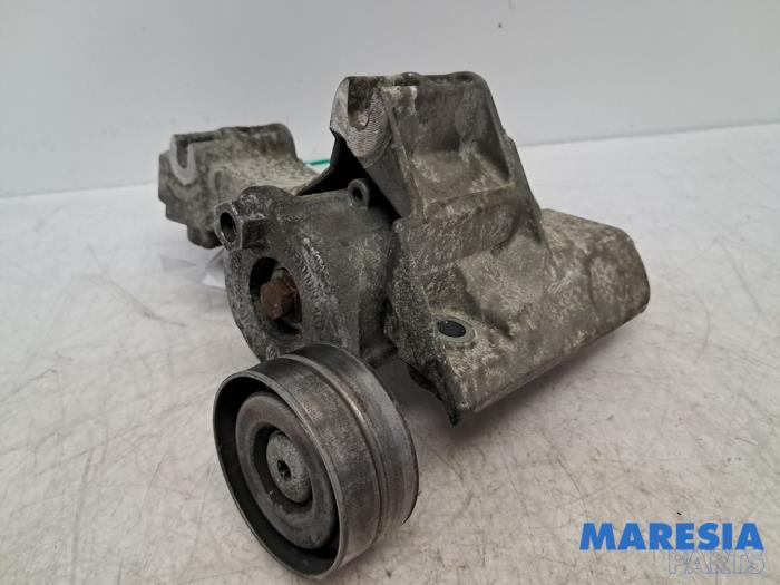 Gebrauchte Dynamostütze oben Renault Grand Scénic III (JZ) 1.4 16V TCe 130 Preis € 25,00 Margenregelung angeboten von Maresia Parts