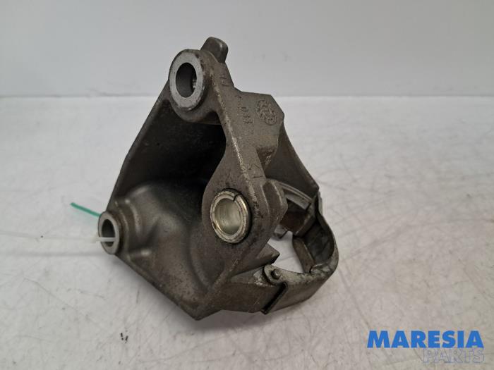 Used Engine mount Renault Megane III Grandtour (KZ) 1.2 16V TCE 115 Price € 25,00 Margin scheme offered by Maresia Parts