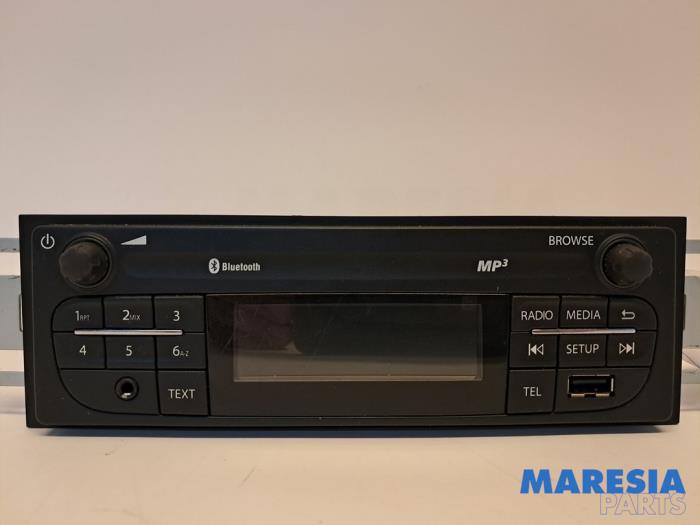 Używane Radio Nissan NV 300 1.6 dCi 95 Cena € 181,49 Z VAT oferowane przez Maresia Parts