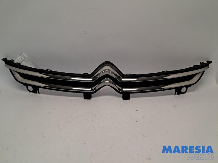 Używane Grill Citroen C4 Picasso (3D/3E) 1.6 16V THP 155 Cena € 100,00 Procedura marży oferowane przez Maresia Parts