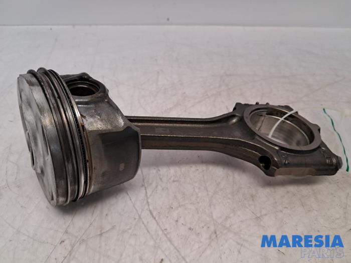 Używane Korbowód Alfa Romeo 159 Sportwagon (939BX) 1.8 TBi 16V Cena € 65,75 Procedura marży oferowane przez Maresia Parts