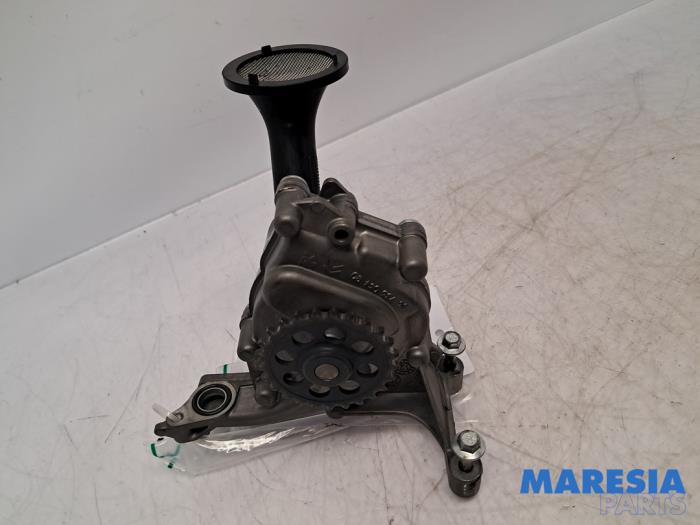 Używane Pompa oleju Peugeot 208 I (CA/CC/CK/CL) 1.0 Vti 12V PureTech Cena € 69,99 Procedura marży oferowane przez Maresia Parts