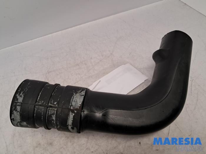 Begagnade Luftintagsslang Renault Grand Scénic III (JZ) 2.0 16V CVT Pris € 15,00 Marginaltabell erbjuds av Maresia Parts