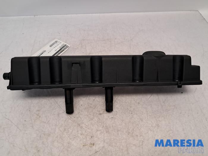 Usagé Couvercle soupapes Peugeot 307 SW (3H) 2.0 16V Prix € 25,00 Règlement à la marge proposé par Maresia Parts