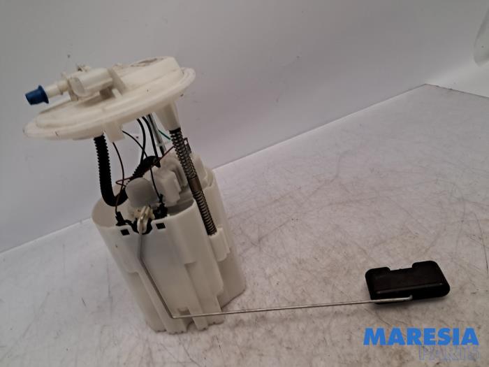 Usagé Pompe à carburant Renault Grand Scénic III (JZ) 2.0 16V CVT Prix € 75,00 Règlement à la marge proposé par Maresia Parts