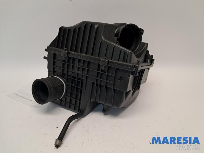 Begagnade Luftfilterhus Renault Master III (FV) 2.3 dCi 170 16V FWD Pris € 48,40 Inklusive moms erbjuds av Maresia Parts