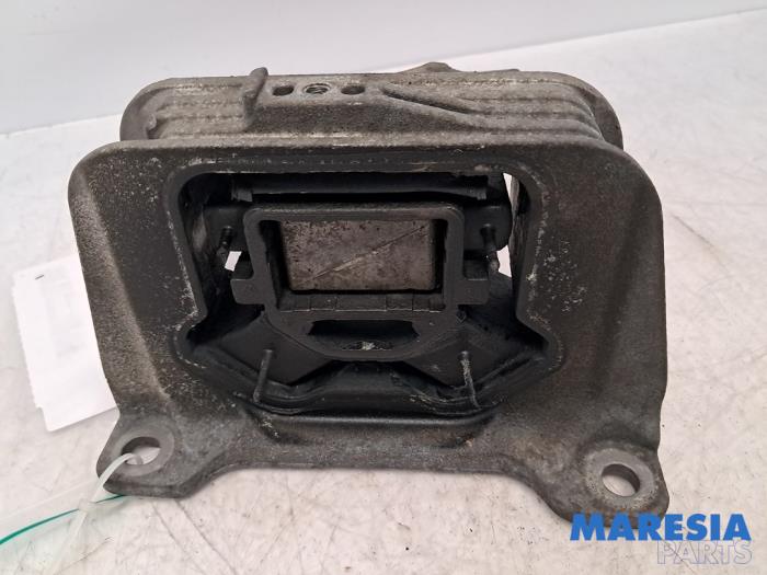 Used Engine mount Renault Master III (FV) 2.3 dCi 170 16V FWD Price € 42,29 Inclusive VAT offered by Maresia Parts