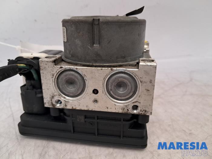 Begagnade ABS-pump Peugeot 208 I (CA/CC/CK/CL) 1.2 Vti 12V PureTech 82 Pris € 125,00 Marginaltabell erbjuds av Maresia Parts