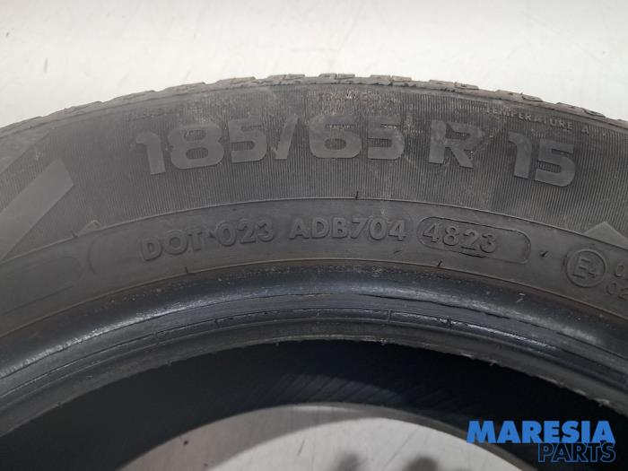 Używane Opona Peugeot 208 I (CA/CC/CK/CL) 1.2 Vti 12V PureTech 82 Cena € 20,00 Procedura marży oferowane przez Maresia Parts