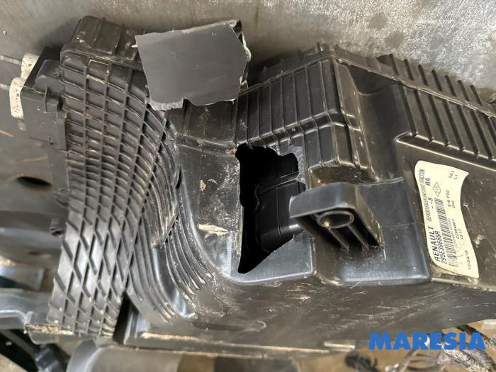 Używane Wentylator akumulatora Renault Zoé (AG) R90 Cena € 275,00 Procedura marży oferowane przez Maresia Parts