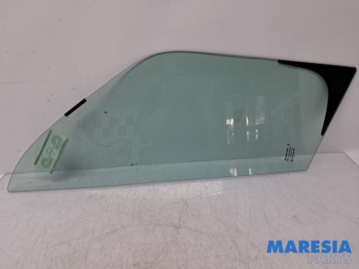 Usados Ventanilla triangular derecha delante Renault Master III (FV) 2.3 dCi 170 16V FWD Precio € 121,00 IVA incluido ofrecido por Maresia Parts