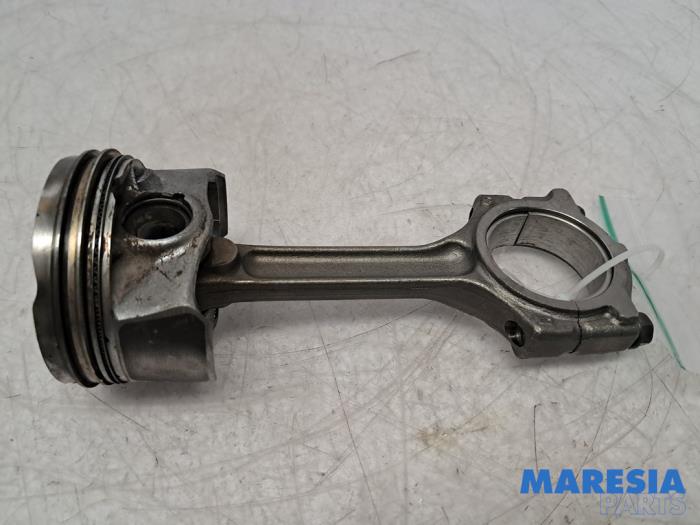Usados Biela Renault Twingo III (AH) 1.0 SCe 70 12V Precio € 50,00 Norma de margen ofrecido por Maresia Parts
