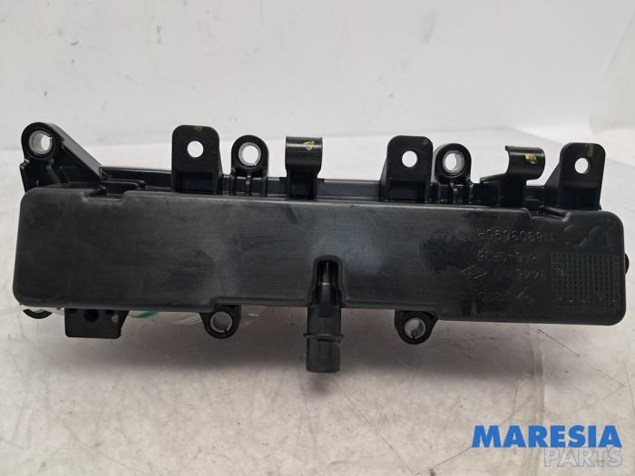 Begagnade PCV-ventil Renault Twingo III (AH) 1.0 SCe 70 12V Pris € 25,00 Marginaltabell erbjuds av Maresia Parts
