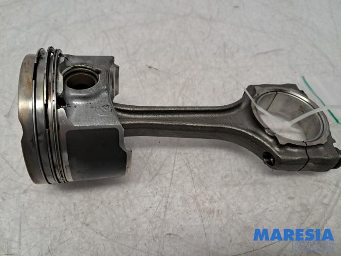Usagé Bielle Alfa Romeo Giulietta (940) 1.4 TB 16V MultiAir Prix € 45,00 Règlement à la marge proposé par Maresia Parts