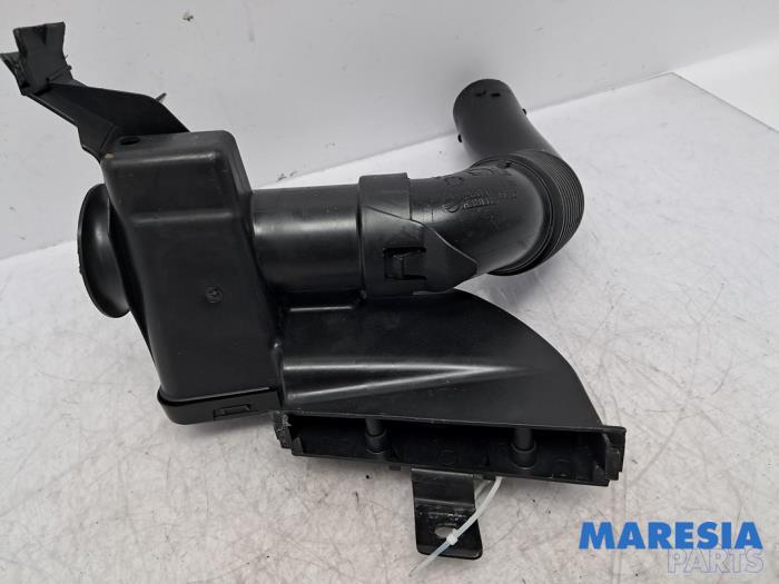Begagnade Lufttratt Citroen C4 Cactus (0B/0P) 1.2 PureTech 110 12V Pris € 30,00 Marginaltabell erbjuds av Maresia Parts