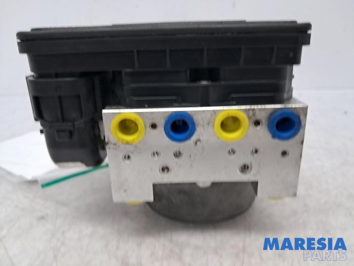 Begagnade ABS-pump Citroen C4 Cactus (0B/0P) 1.2 PureTech 110 12V Pris € 149,99 Marginaltabell erbjuds av Maresia Parts