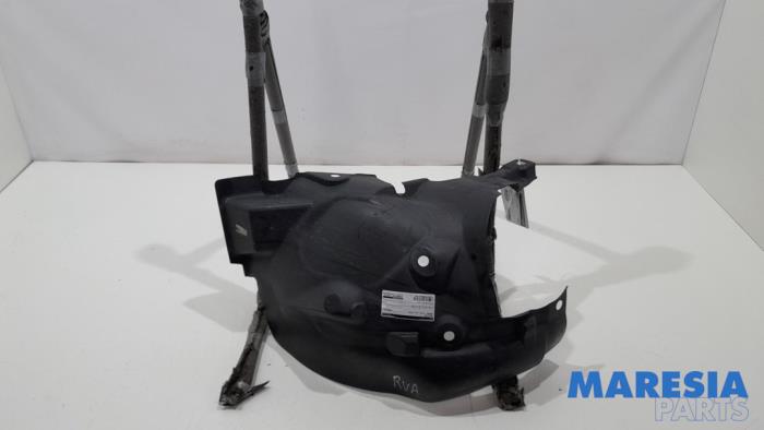 Używane Nadkole Renault Clio IV Estate/Grandtour (7R) 0.9 Energy TCE 90 12V Cena € 20,00 Procedura marży oferowane przez Maresia Parts