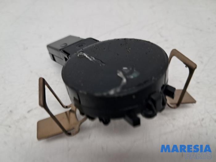 Begagnade Regnsensor Citroen C4 Cactus (0B/0P) 1.2 PureTech 110 12V Pris € 29,99 Marginaltabell erbjuds av Maresia Parts