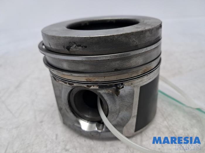 Usagé Piston Peugeot 308 SW (L4/L9/LC/LJ/LR) 1.6 BlueHDi 120 Prix € 25,00 Règlement à la marge proposé par Maresia Parts