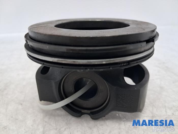 Usagé Piston Renault Master III (MA/MB/MC/MD/MH/MF/MG/MH) 2.3 dCi 135 16V FWD Prix € 72,60 Prix TTC proposé par Maresia Parts