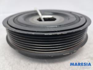 Gebrauchte Kurbelwelle Riemenscheibe Renault Master III (MA/MB/MC/MD/MH/MF/MG/MH) 2.3 dCi 135 16V FWD Preis € 90,75 Mit Mehrwertsteuer angeboten von Maresia Parts