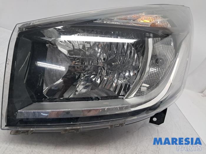 Używane Reflektor lewy Renault Trafic (1FL/2FL/3FL/4FL) 1.6 dCi 125 Twin Turbo Cena € 242,00 Z VAT oferowane przez Maresia Parts