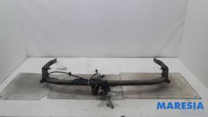 Usagé Crochet d'attelage Renault Espace (JK) 2.0 16V Turbo Prix € 100,00 Règlement à la marge proposé par Maresia Parts
