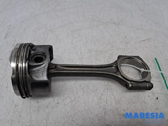Usagé Bielle Peugeot 5008 II (M4/MC/MJ/MR) 1.2 12V e-THP PureTech 130 Prix € 49,99 Règlement à la marge proposé par Maresia Parts