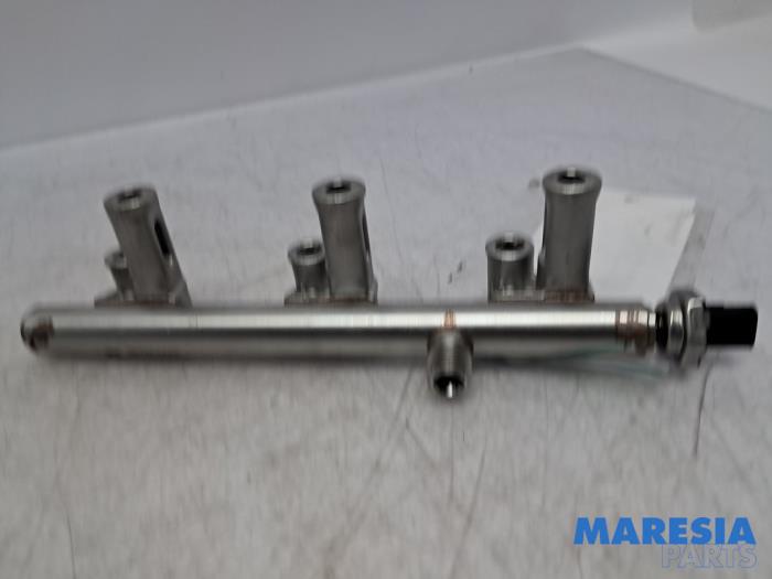 Usagé Système d'injection Peugeot 5008 II (M4/MC/MJ/MR) 1.2 12V e-THP PureTech 130 Prix € 59,99 Règlement à la marge proposé par Maresia Parts