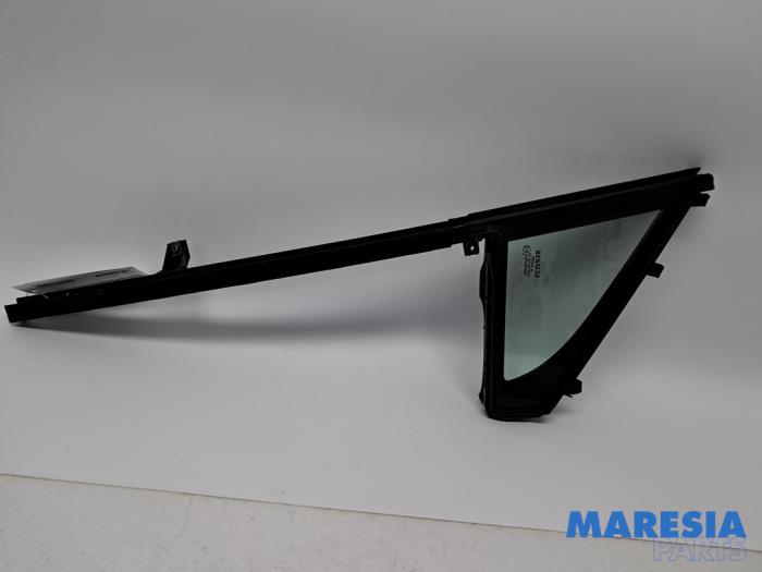Usados Ventanilla triangular derecha delante Renault Zoé (AG) R90 Precio € 60,00 Norma de margen ofrecido por Maresia Parts