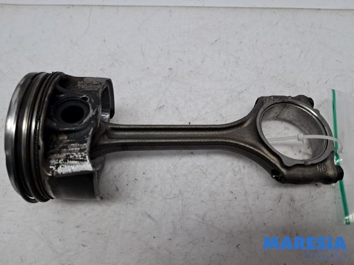 Używane Korbowód Opel Astra K Sports Tourer 1.2 Turbo 12V Cena € 59,99 Procedura marży oferowane przez Maresia Parts