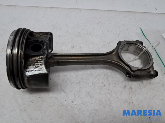Używane Korbowód Opel Astra K Sports Tourer 1.2 Turbo 12V Cena € 59,99 Procedura marży oferowane przez Maresia Parts