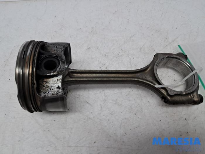 Używane Korbowód Opel Astra K Sports Tourer 1.2 Turbo 12V Cena € 59,99 Procedura marży oferowane przez Maresia Parts