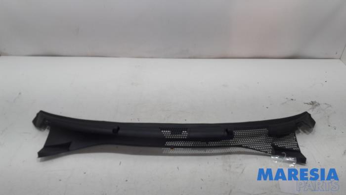 Używane Parawan Fiat 500 (312) Electric Cena € 30,25 Z VAT oferowane przez Maresia Parts