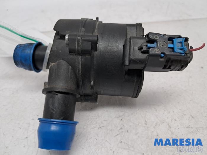 Begagnade Extra vattenpump Renault Trafic (1FL/2FL/3FL/4FL) 1.6 dCi 125 Twin Turbo Pris € 48,40 Inklusive moms erbjuds av Maresia Parts