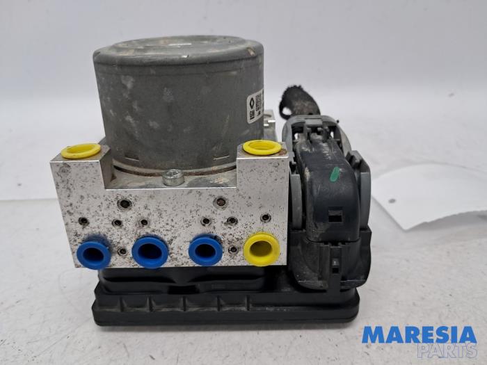 Begagnade ABS-pump Renault Trafic (1FL/2FL/3FL/4FL) 1.6 dCi 125 Twin Turbo Pris € 151,24 Inklusive moms erbjuds av Maresia Parts