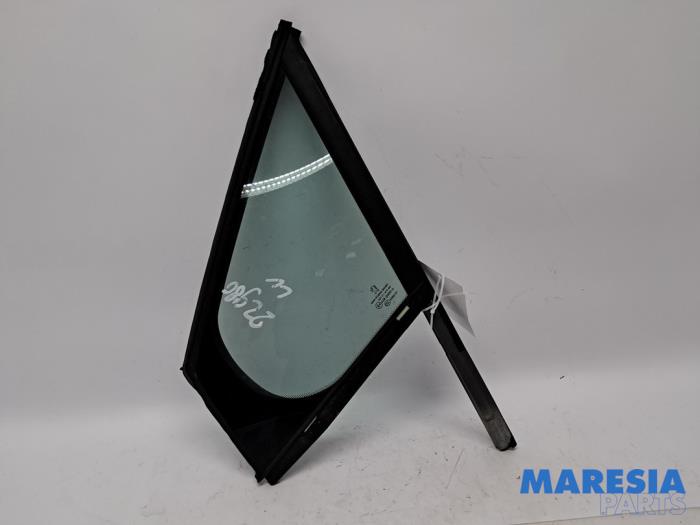 Usados Ventanilla triangular izquierda delante Peugeot 308 (4A/C) 1.6 16V THP 150 Precio € 35,00 Norma de margen ofrecido por Maresia Parts
