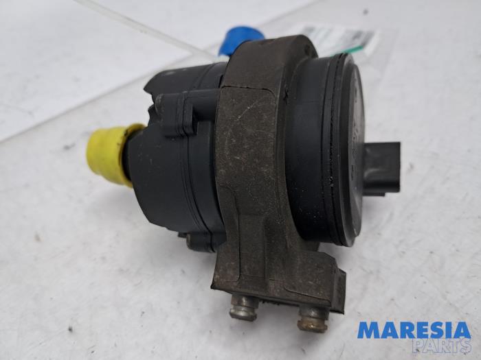 Begagnade Extra vattenpump Opel Vivaro 1.6 CDTI 95 Euro 6 Pris € 36,59 Inklusive moms erbjuds av Maresia Parts