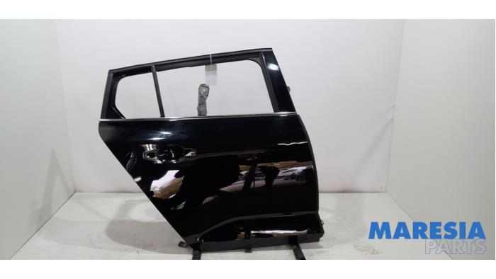 Begagnade Bakdörr, 4-dörrars, höger Renault Megane IV Estate (RFBK) 1.3 TCE 115 16V Pris € 349,99 Marginaltabell erbjuds av Maresia Parts