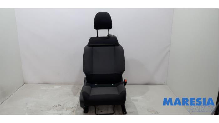 Używane Fotel prawy Citroen C3 (SX/SW) 1.2 Vti 12V PureTech Cena € 149,95 Procedura marży oferowane przez Maresia Parts